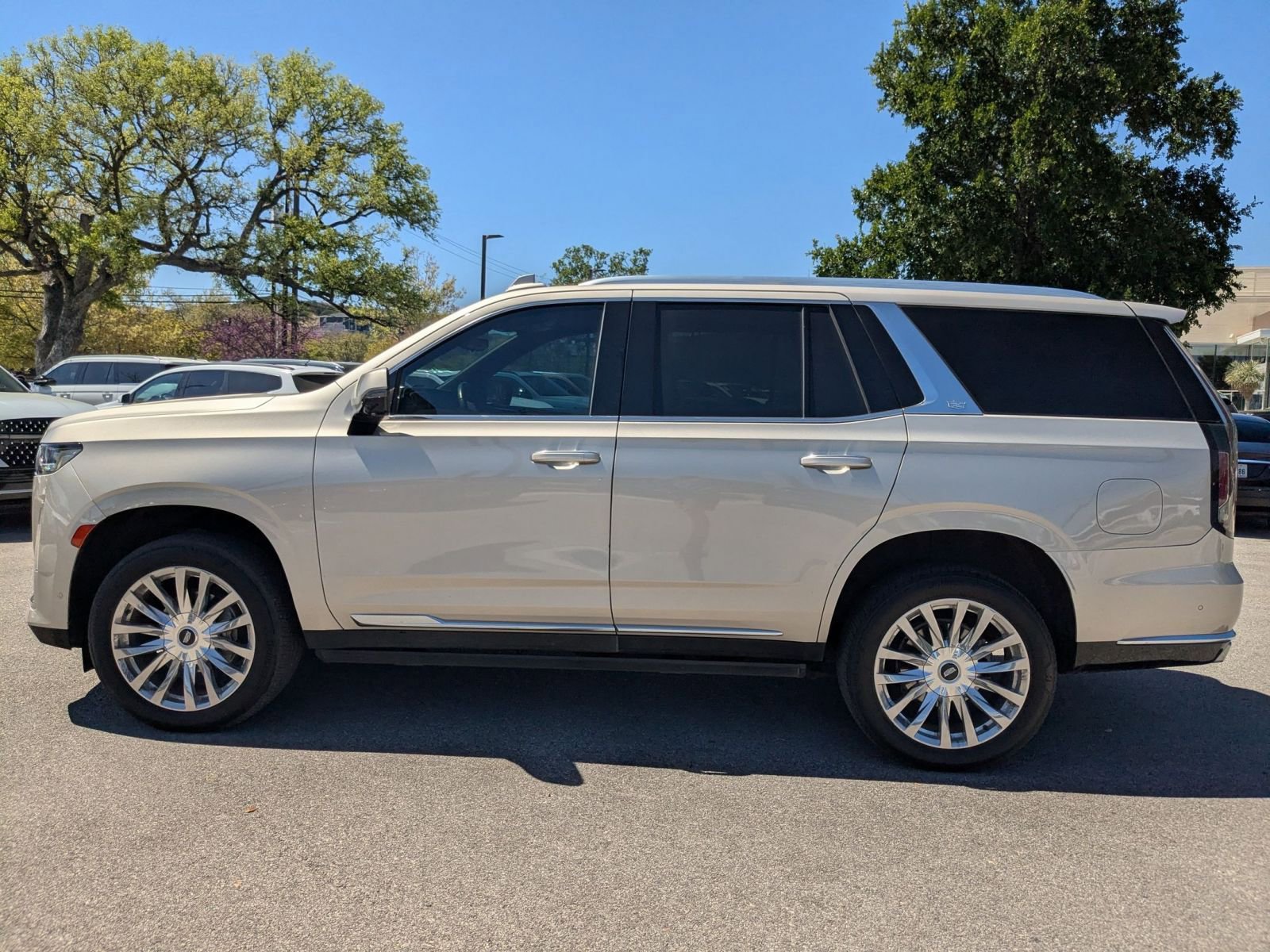 Used 2023 Cadillac Escalade Premium Luxury image 6