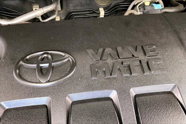 Used 2019 Toyota C-HR XLE FWD image 32