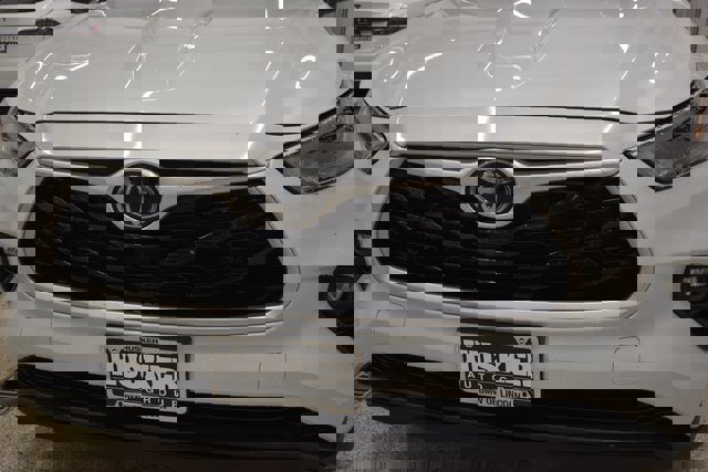 Used 2022 Toyota Highlander XLE image 16