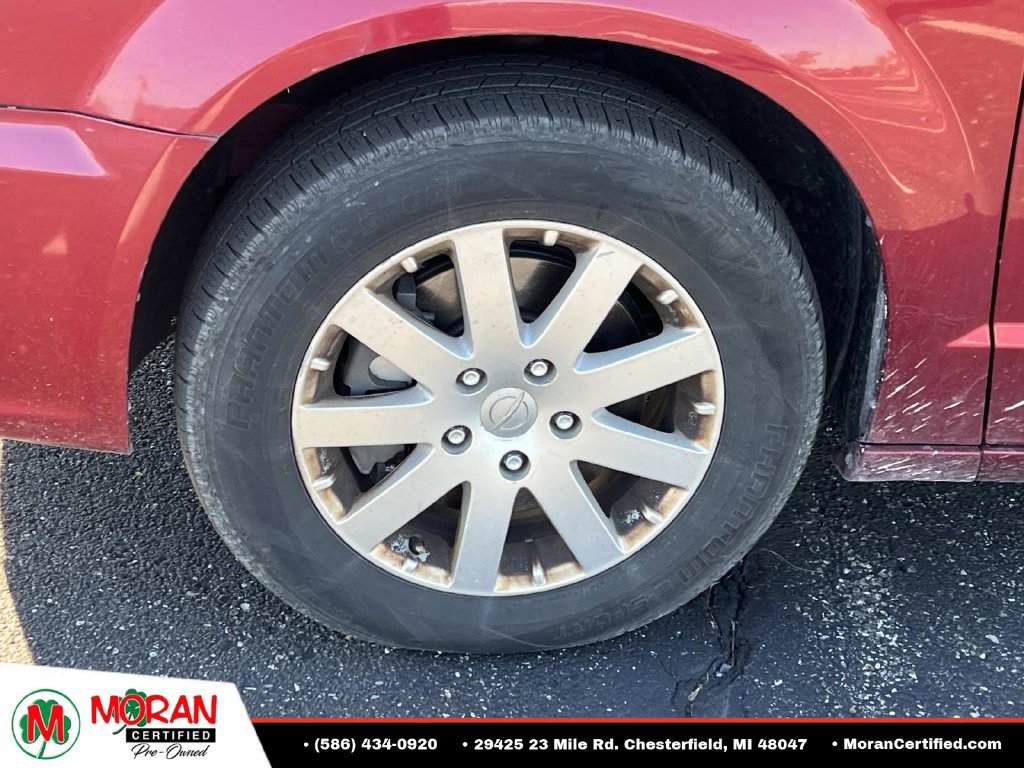 Used 2015 Chrysler Town & Country Touring FWD image 9