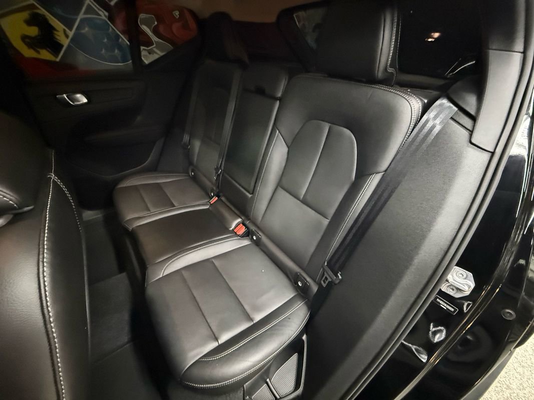 Used 2019 Volvo XC40 T5 Momentum image 14