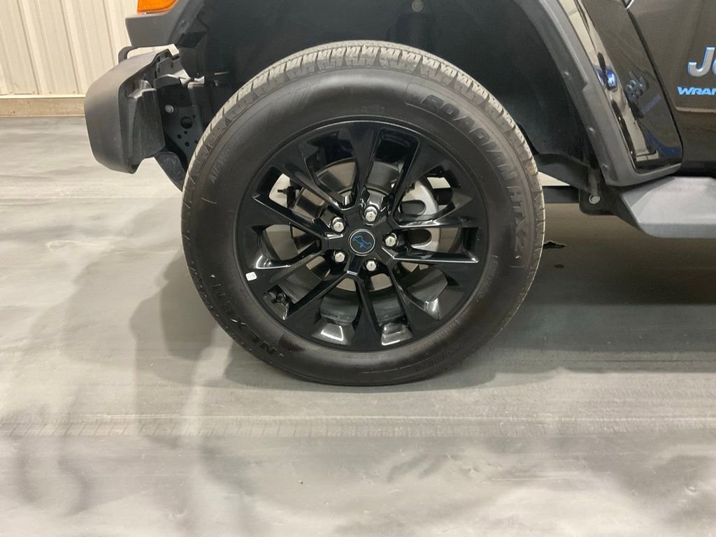 Used 2025 Jeep Wrangler Unlimited Sahara image 6