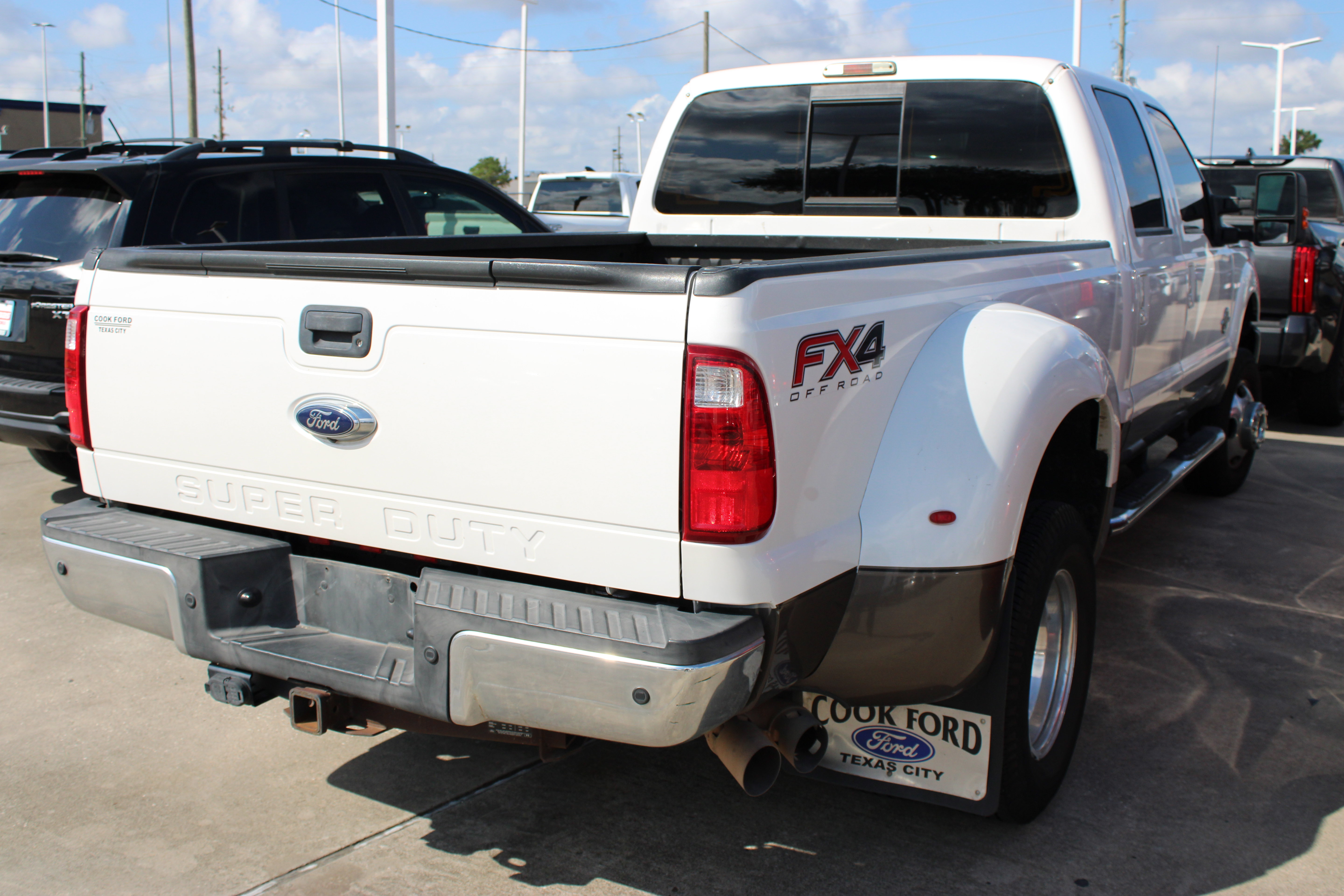 Used 2015 Ford F350 Lariat w/ Lariat Interior Package AWD/4WD image 10