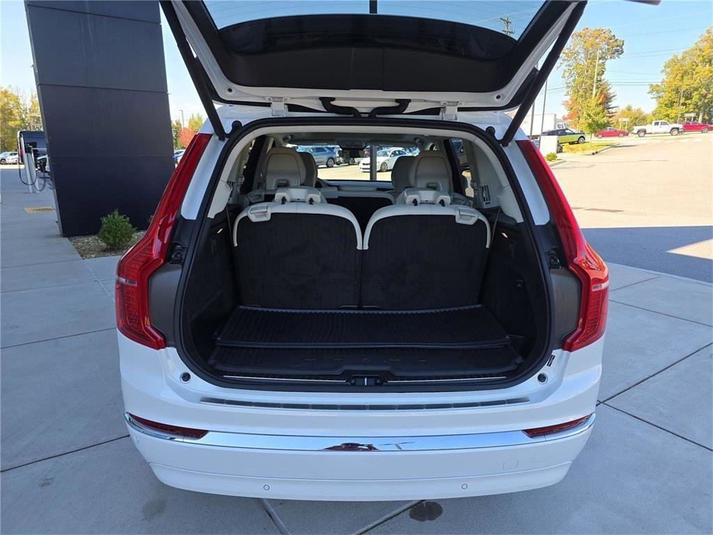 Used 2025 Volvo XC90 T8 Plus w/ Protection Package Premier image 6