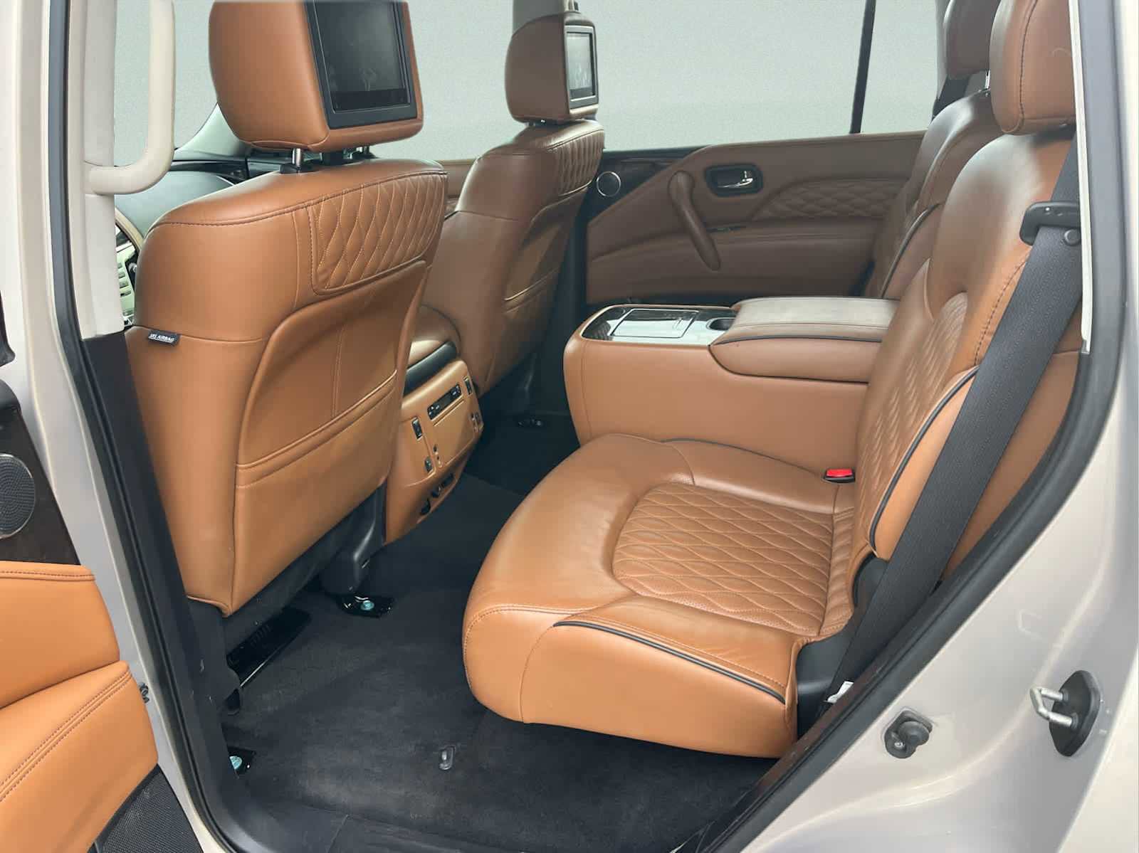 Used 2018 INFINITI QX80 4WD w/ Deluxe Technology Package image 18