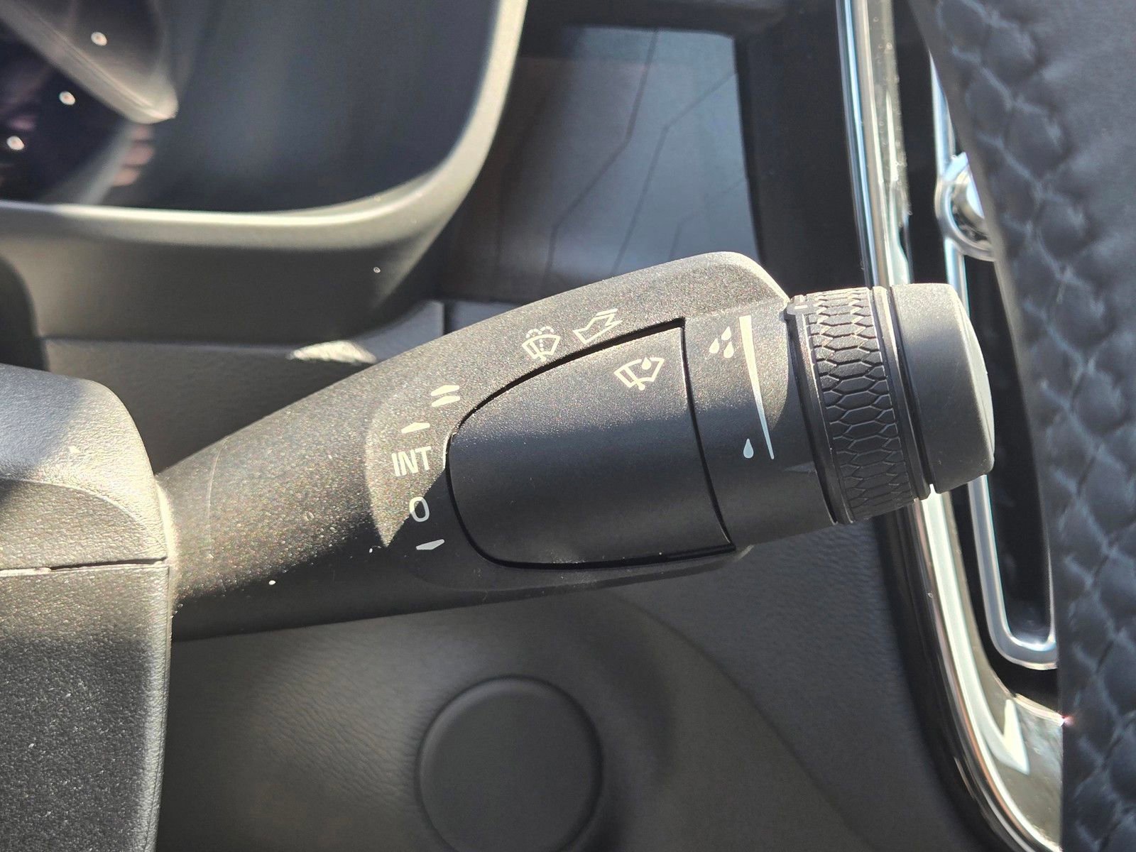 Certified 2023 Volvo C40 P8 Recharge Ultimate w/ Protection Package Premier image 24