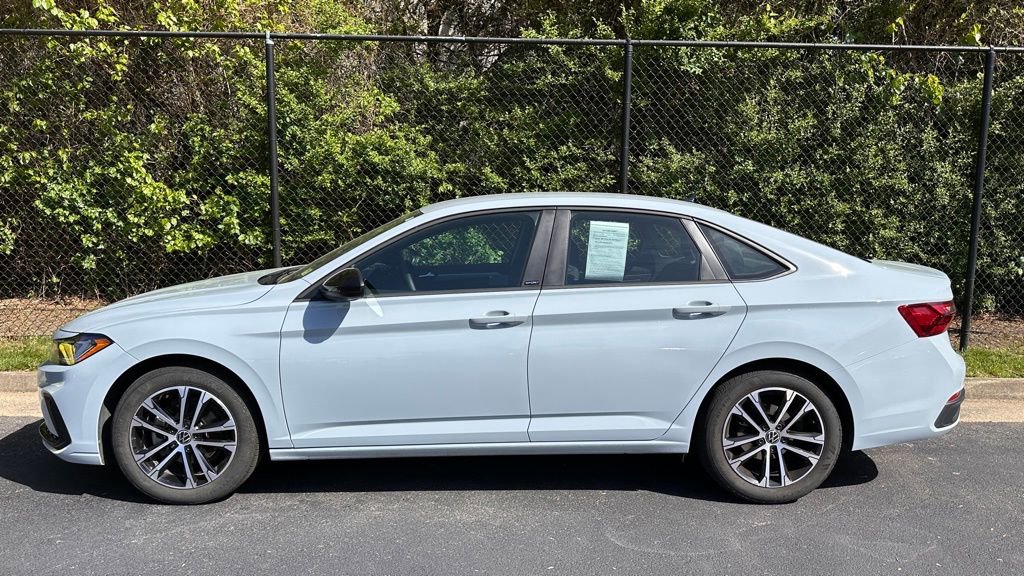 Used 2025 Volkswagen Jetta Sport image 8