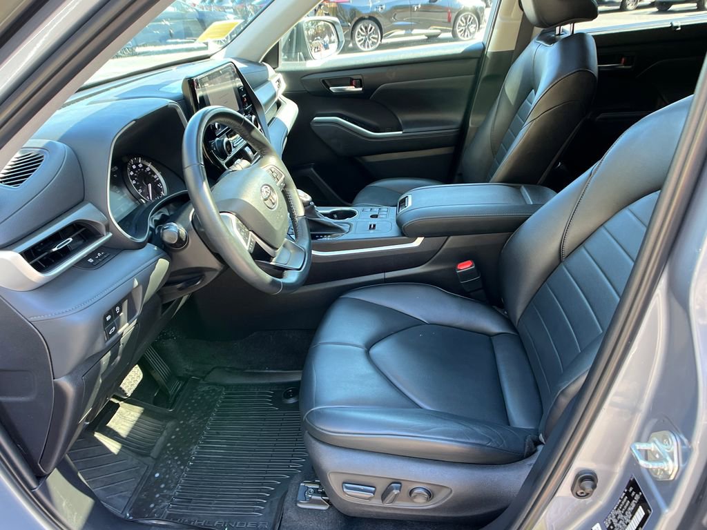 Used 2023 Toyota Highlander XLE image 9