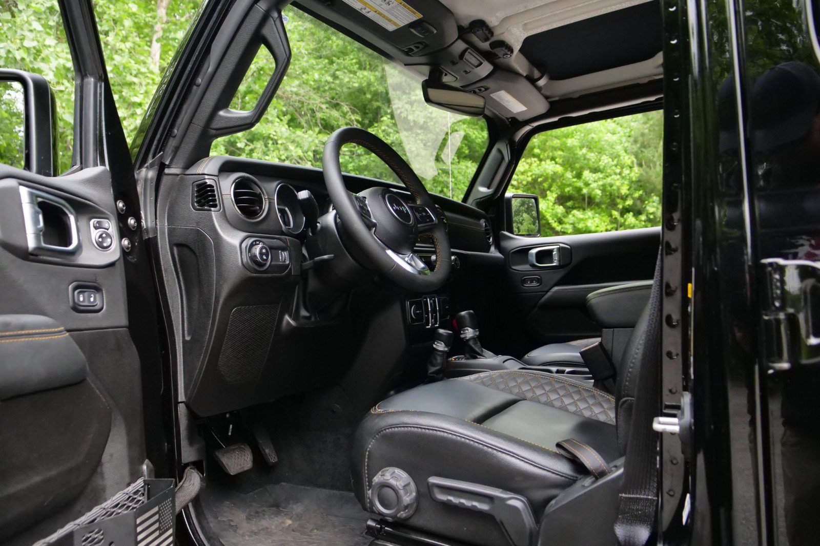 Used 2023 Jeep Gladiator Overland AWD/4WD image 19