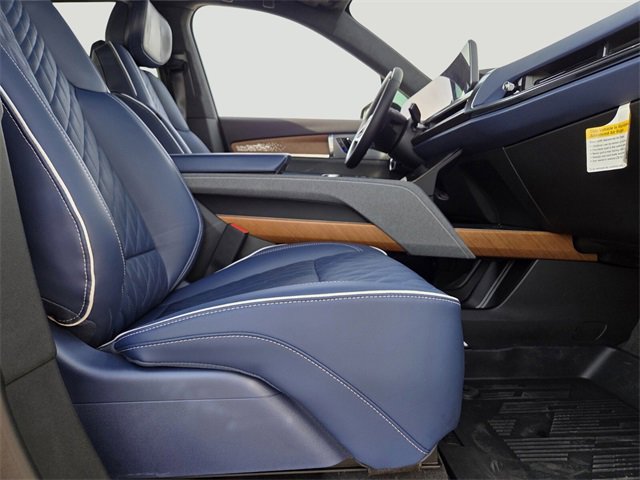 New 2026 Cadillac Vistiq Premium Luxury w/ LPO, Floor Liner Package image 14