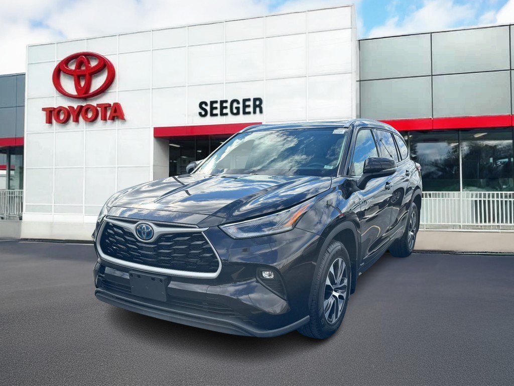 Used 2021 Toyota Highlander XLE AWD/4WD image 11