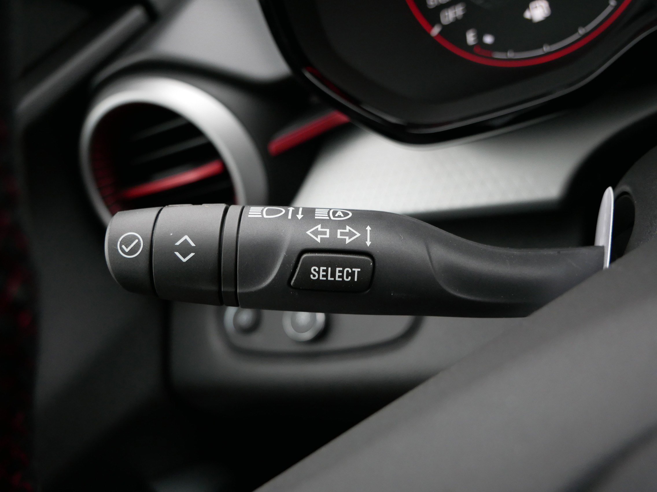 New 2026 Chevrolet Trax RS w/ Sunroof Package image 25