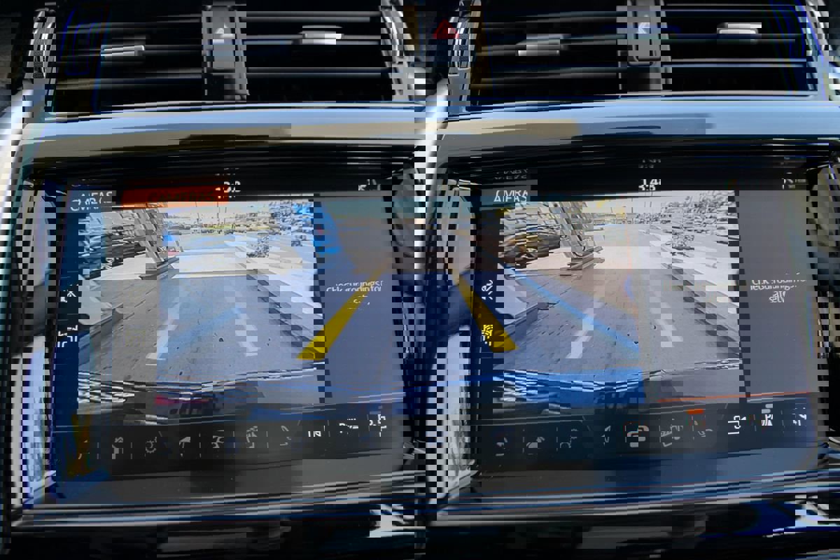 Used 2019 Land Rover Discovery HSE image 34