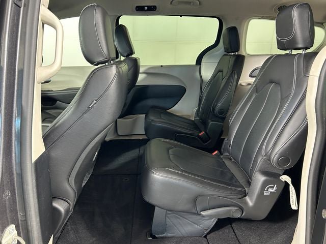 Used 2022 Chrysler Pacifica Touring-L AWD/4WD image 25