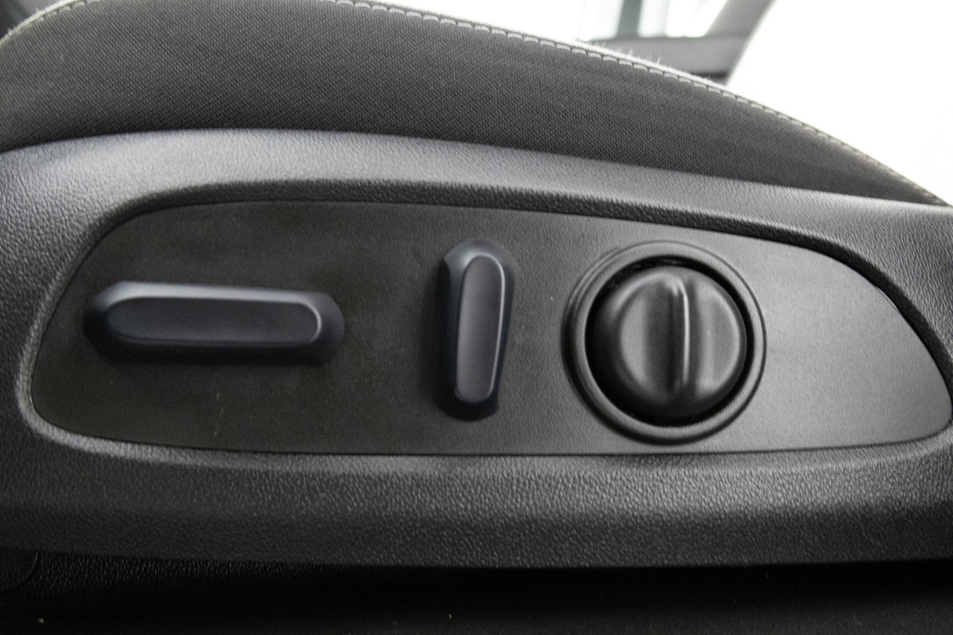 Used 2023 Chevrolet Equinox LT w/ Driver Convenience Package FWD image 8