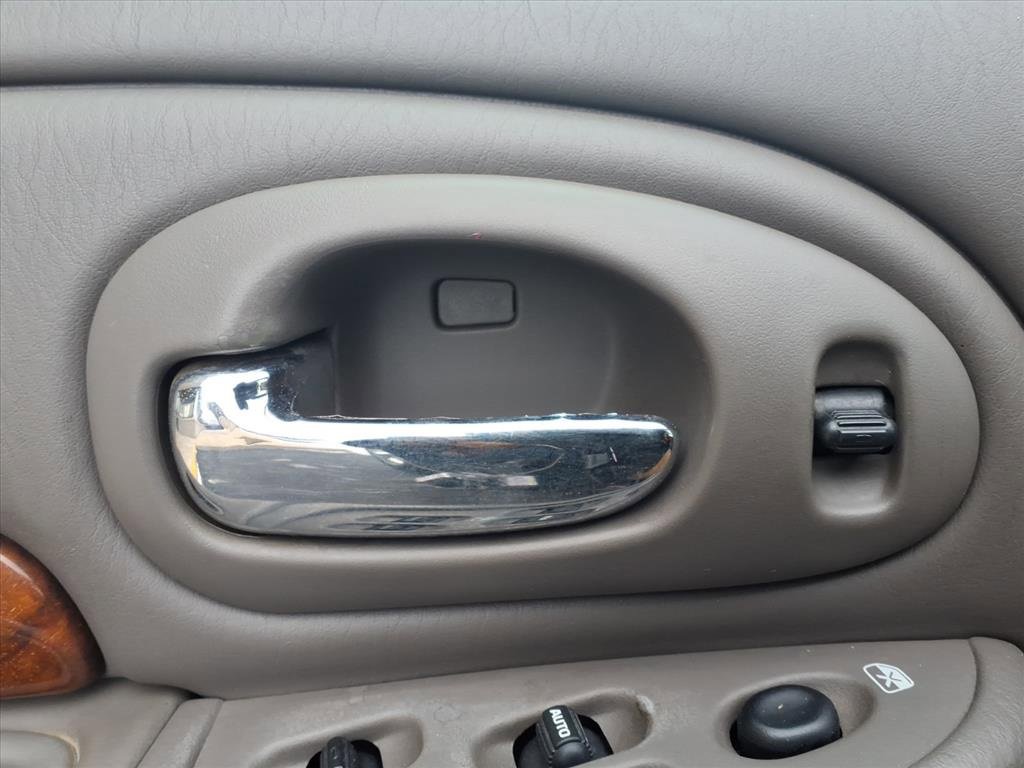 Used 2004 Chrysler 300M image 15