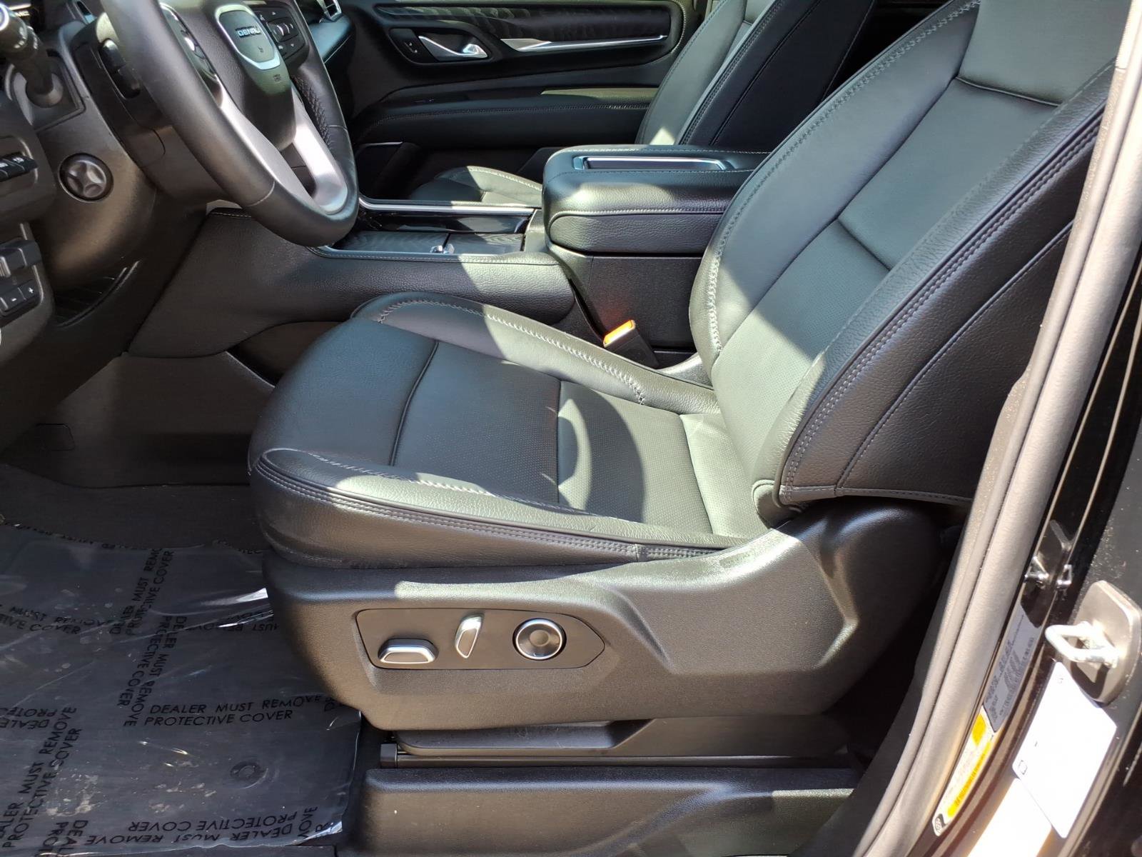 Used 2024 GMC Yukon XL Denali w/ Advanced Technology Package image 15