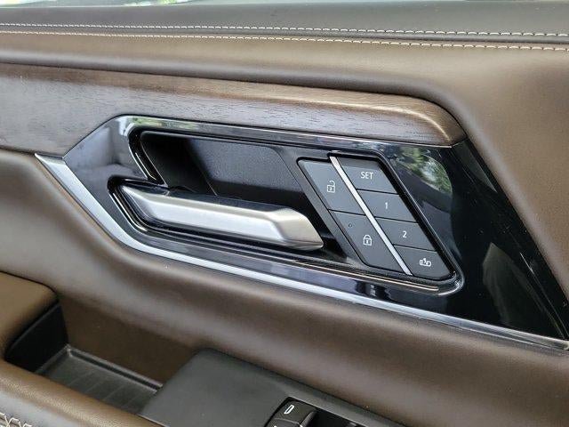Used 2025 GMC Yukon Denali Ultimate w/ LPO, Floor Liner Package AWD/4WD image 19