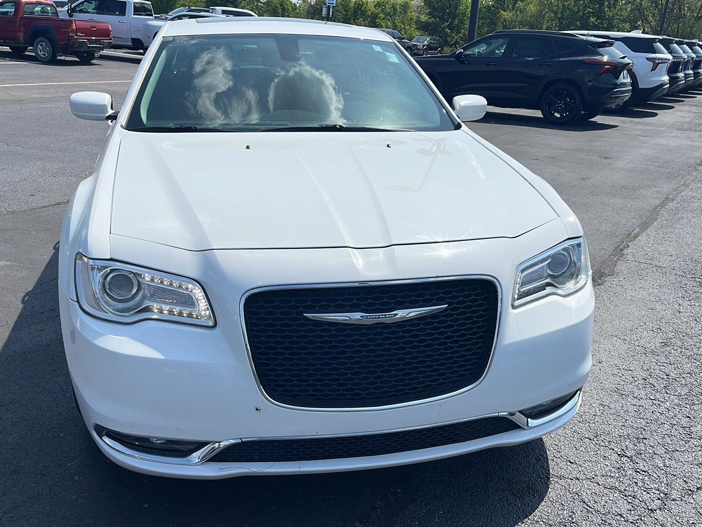 Used 2017 Chrysler 300 Limited w/ Value Package RWD image 8
