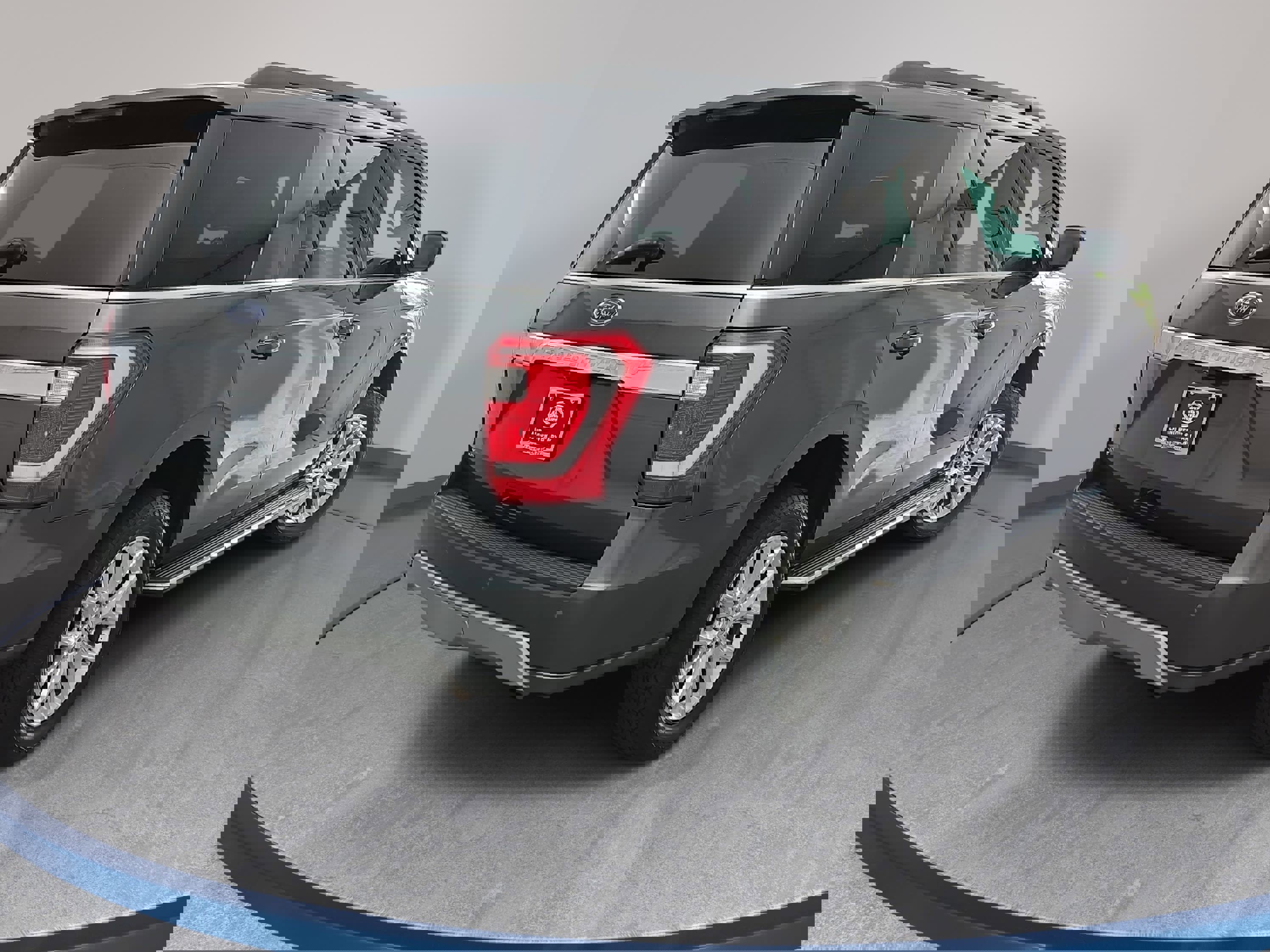 Used 2020 Ford Expedition XLT w/ Equipment Group 202A image 5