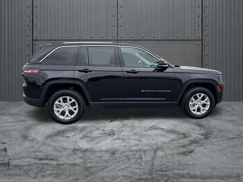 Used 2023 Jeep Grand Cherokee Limited AWD/4WD image 8