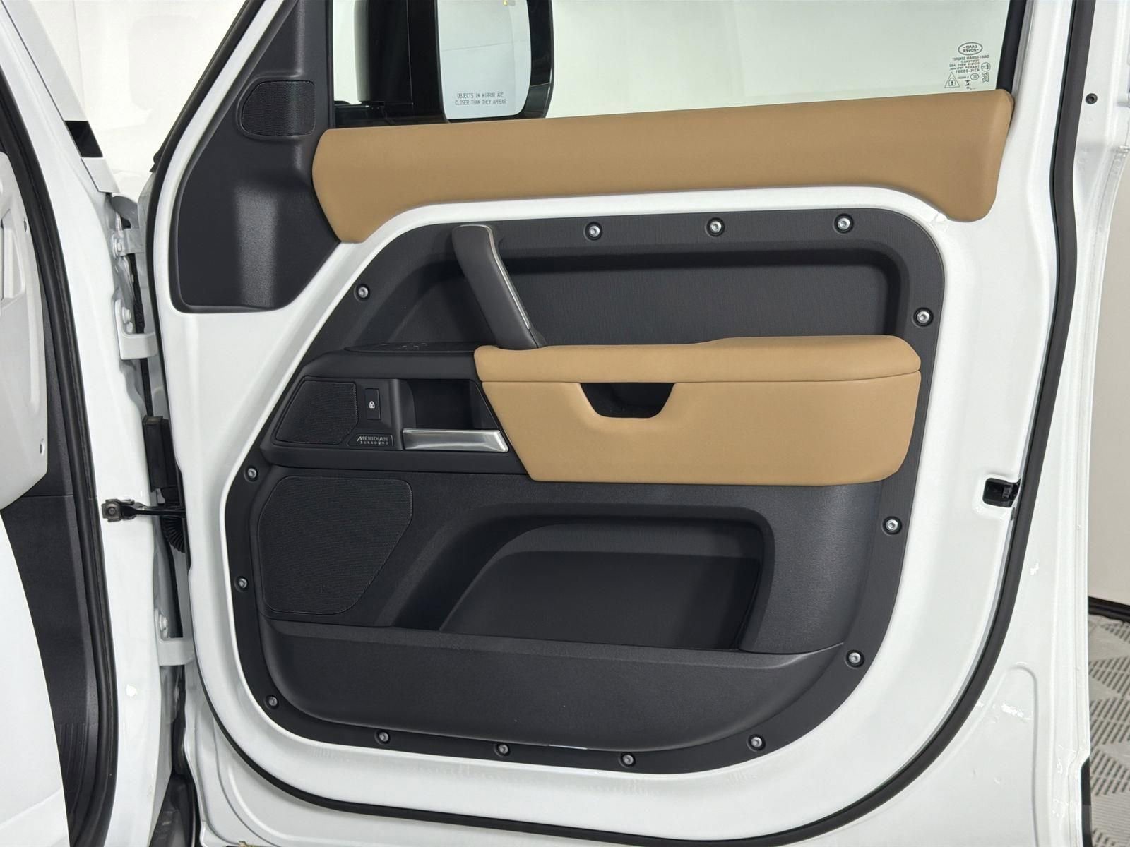 New 2026 Land Rover Defender 110 X-Dynamic SE image 31