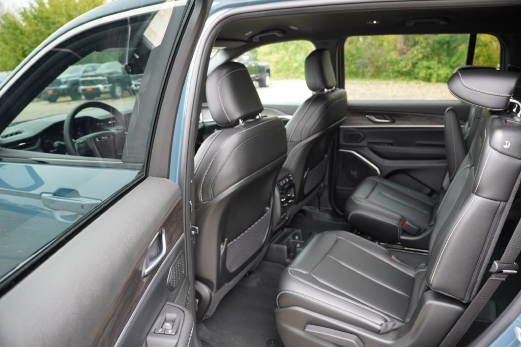Used 2026 Jeep Grand Cherokee L Limited w/ Trailer Tow Package AWD/4WD image 16