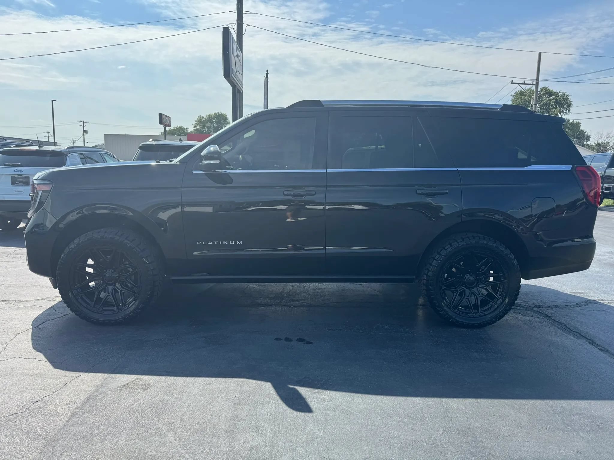 Used 2025 Ford Expedition Platinum AWD/4WD image 2