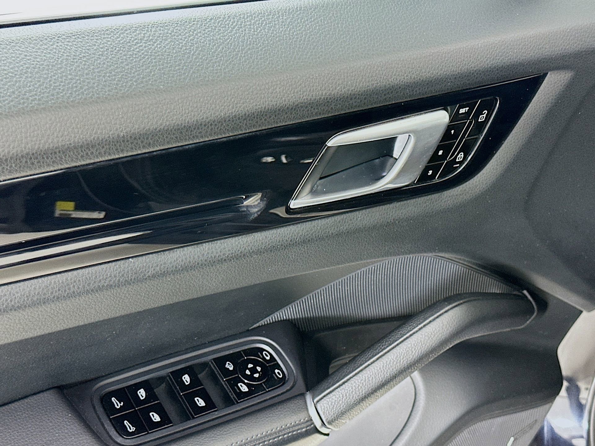 Used 2020 Porsche Cayenne AWD/4WD image 19
