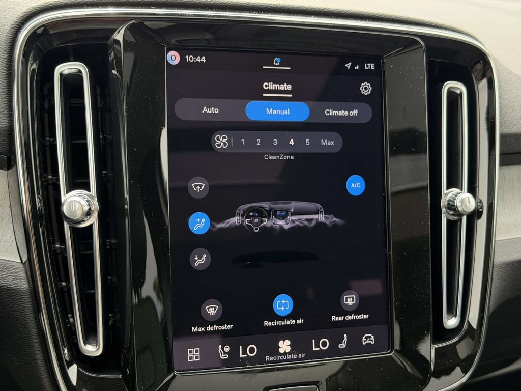 New 2026 Volvo XC40 B4 Core w/ Climate Package FWD image 5