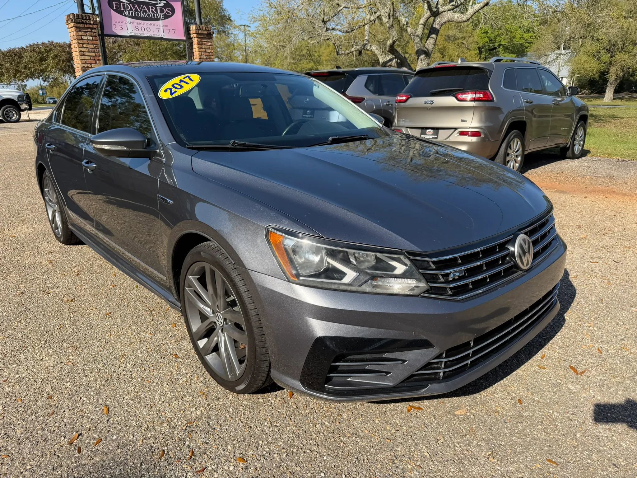 Used 2017 Volkswagen Passat 1.8T R-Line image 3