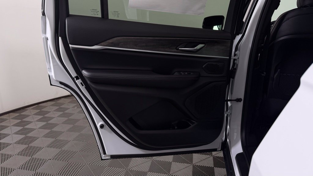 New 2027 Jeep Grand Cherokee L Limited AWD/4WD image 25