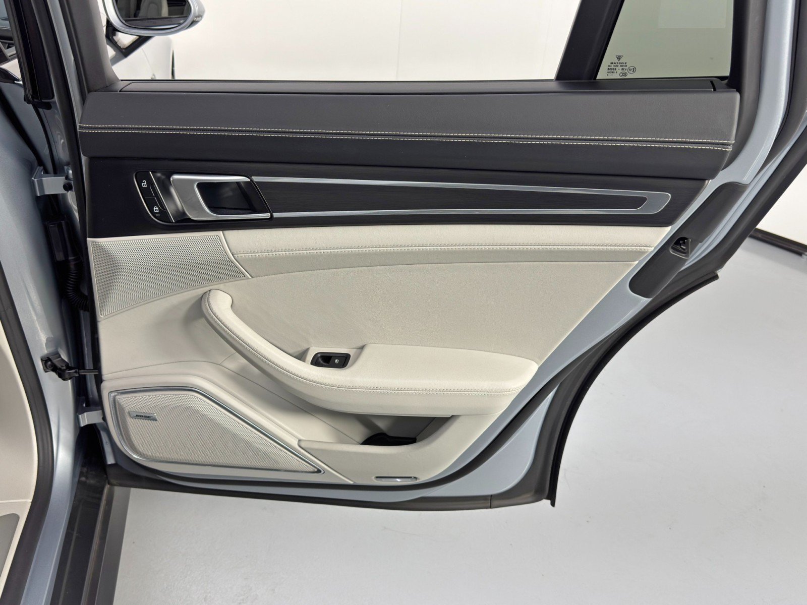 Used 2023 Porsche Panamera Platinum Edition RWD image 48