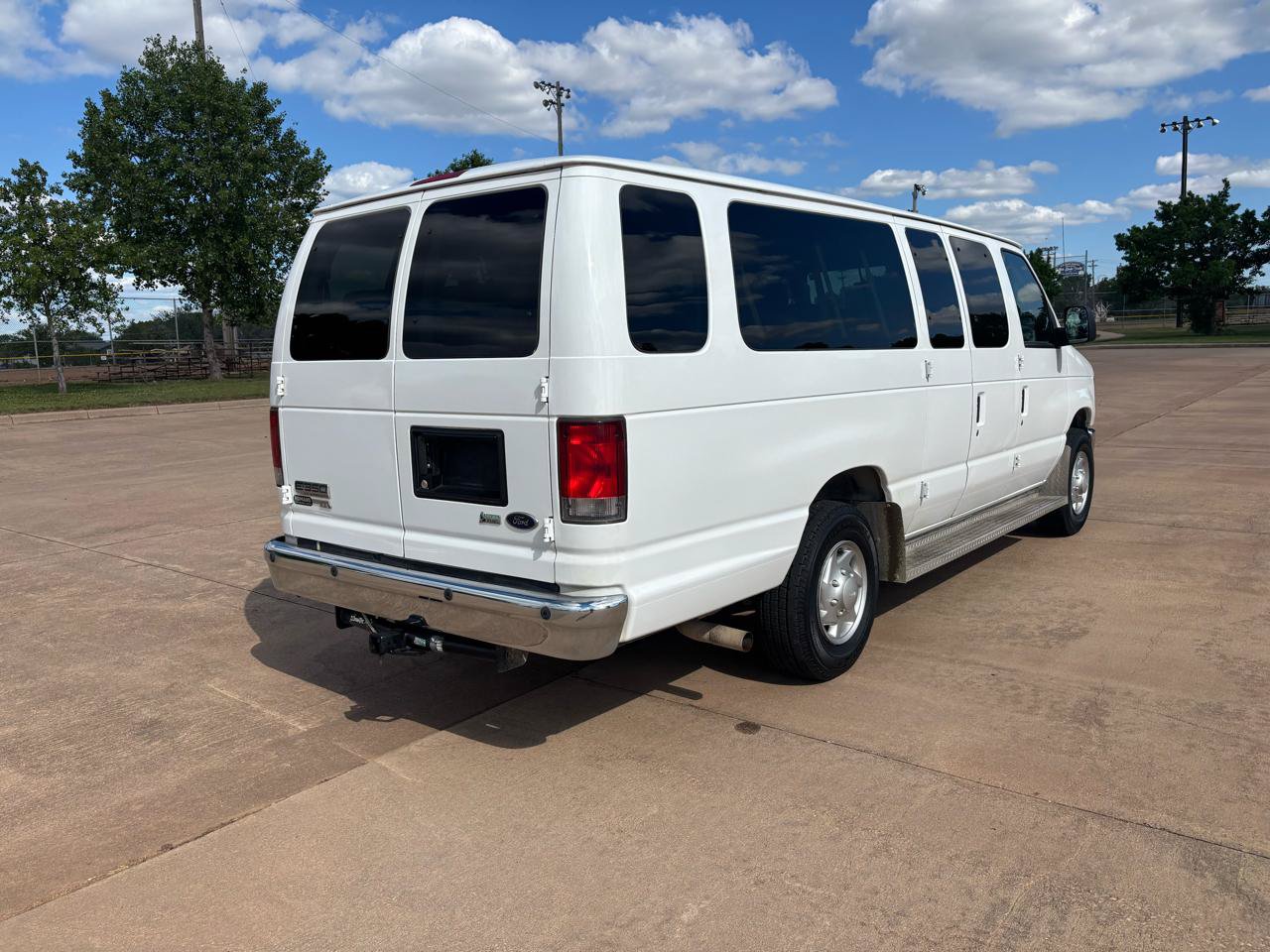 Used 2014 Ford E-350 and Econoline 350 XLT RWD image 27