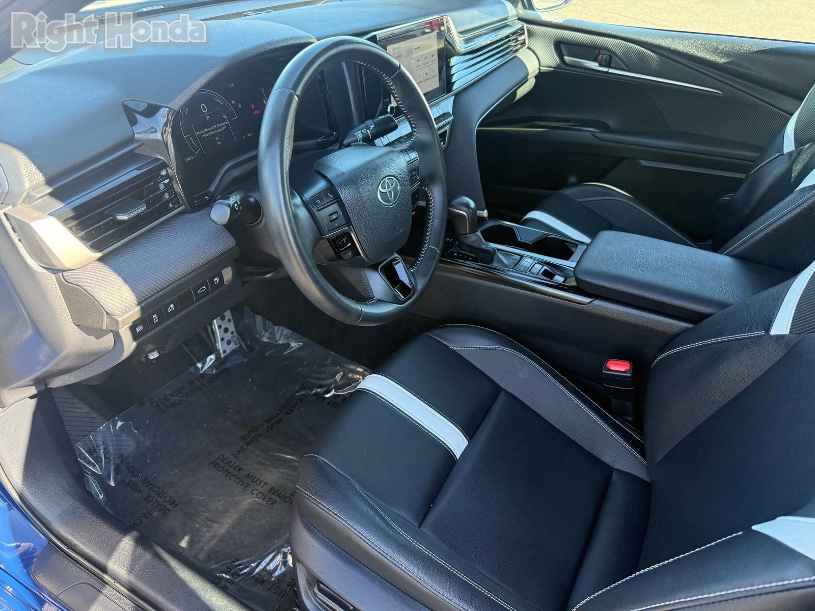 Used 2025 Toyota Camry SE w/ Convenience Package image 12