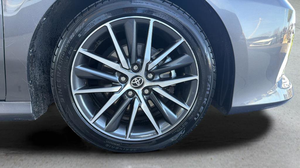 Used 2021 Toyota Camry XLE w/ Navigation Upgrade Package image 12