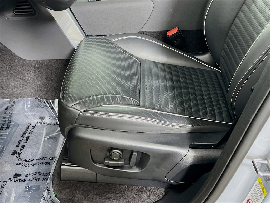 Certified 2024 Land Rover Discovery Dynamic SE image 20