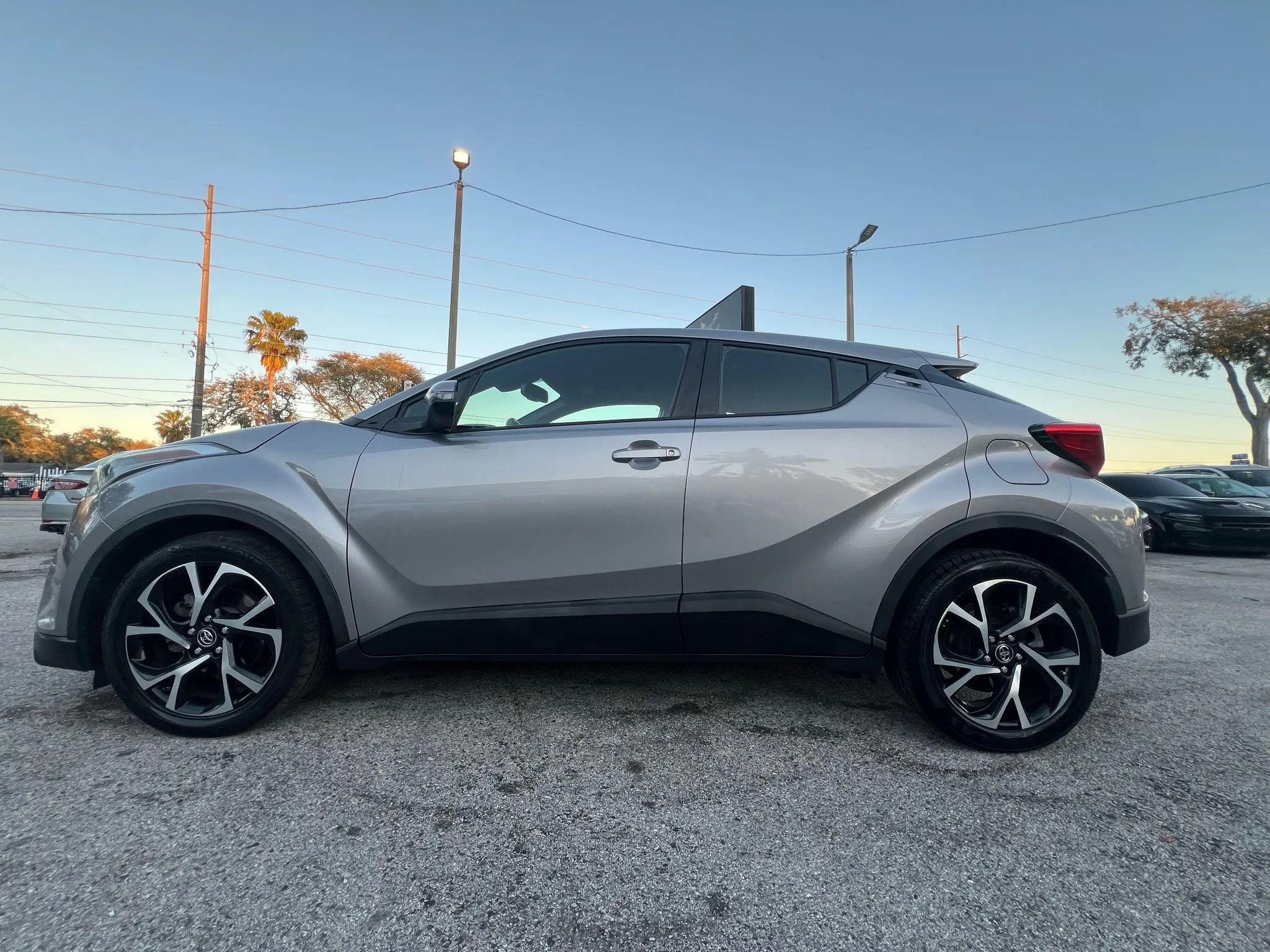 Used 2018 Toyota C-HR XLE image 4