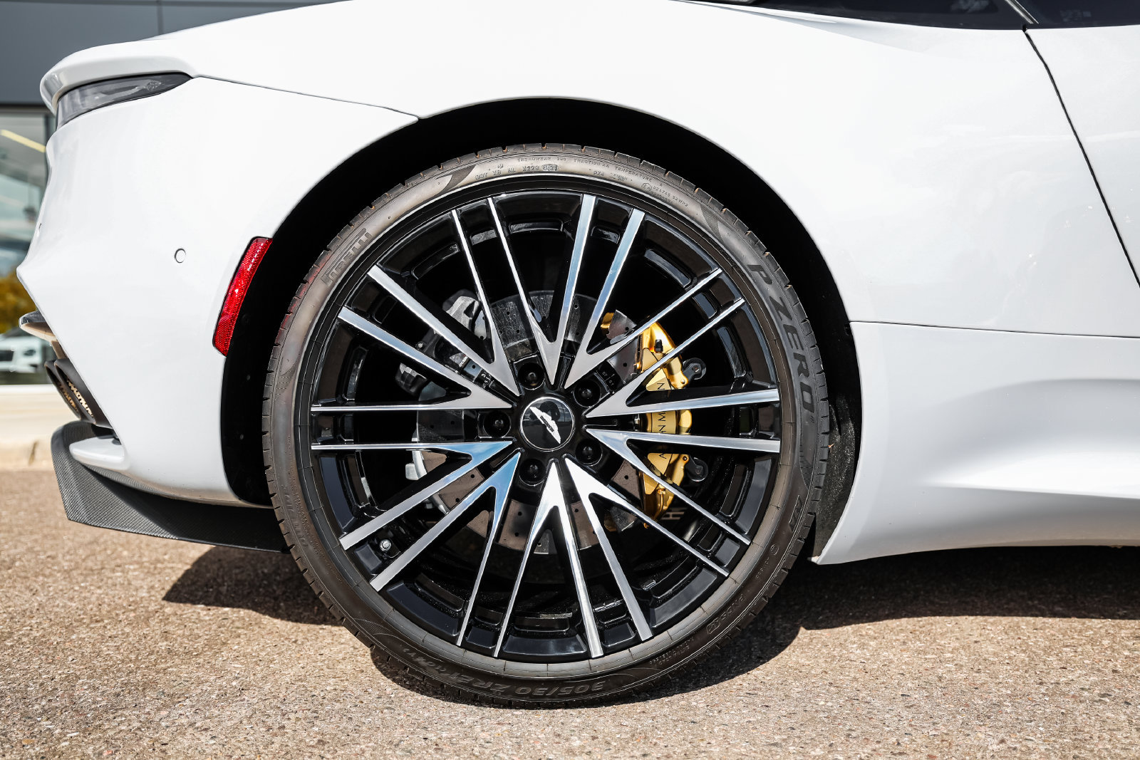 Used 2022 Aston Martin DBS Superleggera Volante RWD image 15