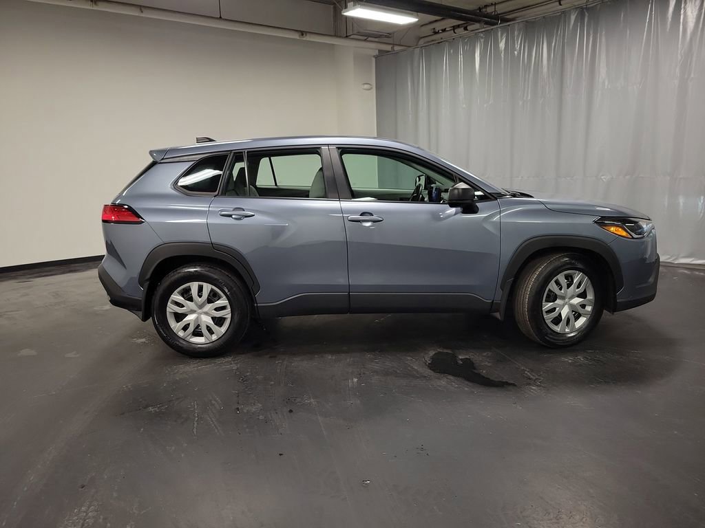 Used 2025 Toyota Corolla Cross L image 11
