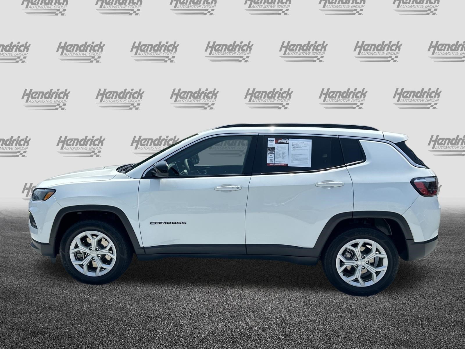 Used 2024 Jeep Compass Latitude AWD/4WD image 7