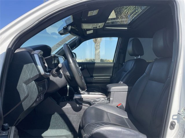 Used 2022 Toyota Tacoma Limited image 19