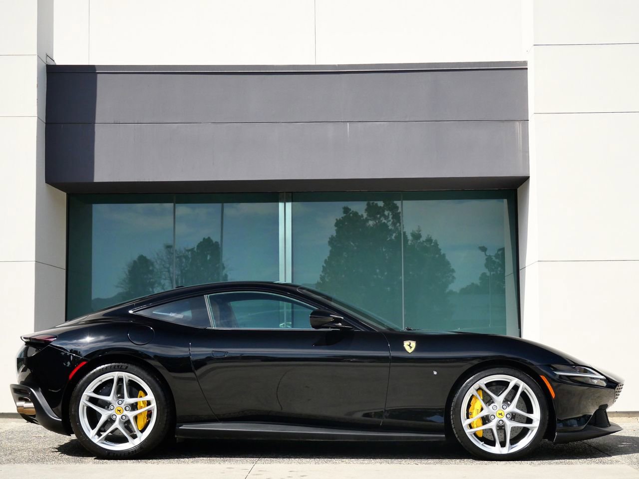 Used 2022 Ferrari Roma image 4