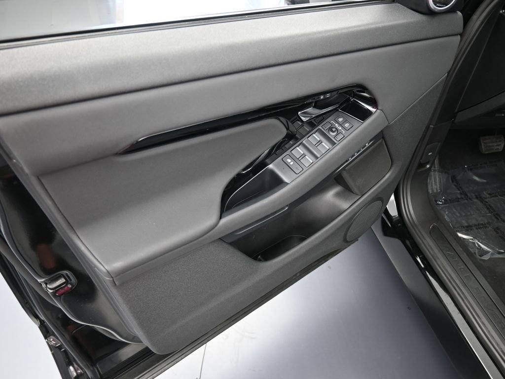 Used 2024 Land Rover Range Rover Evoque S image 18