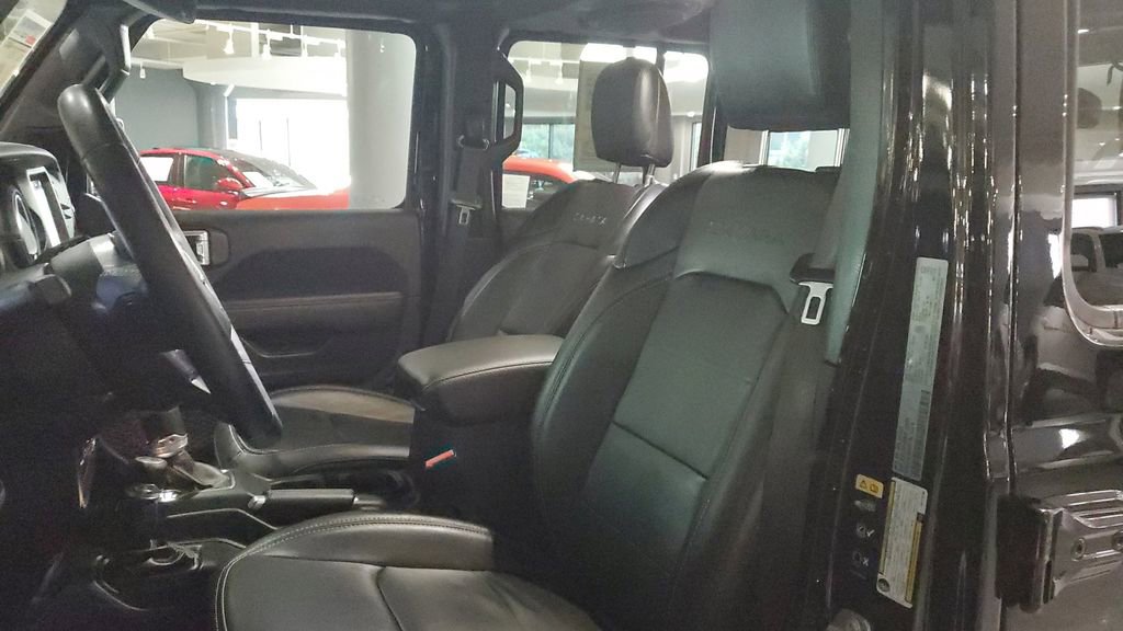 Used 2022 Jeep Wrangler Unlimited Sahara w/ Cold Weather Group image 19