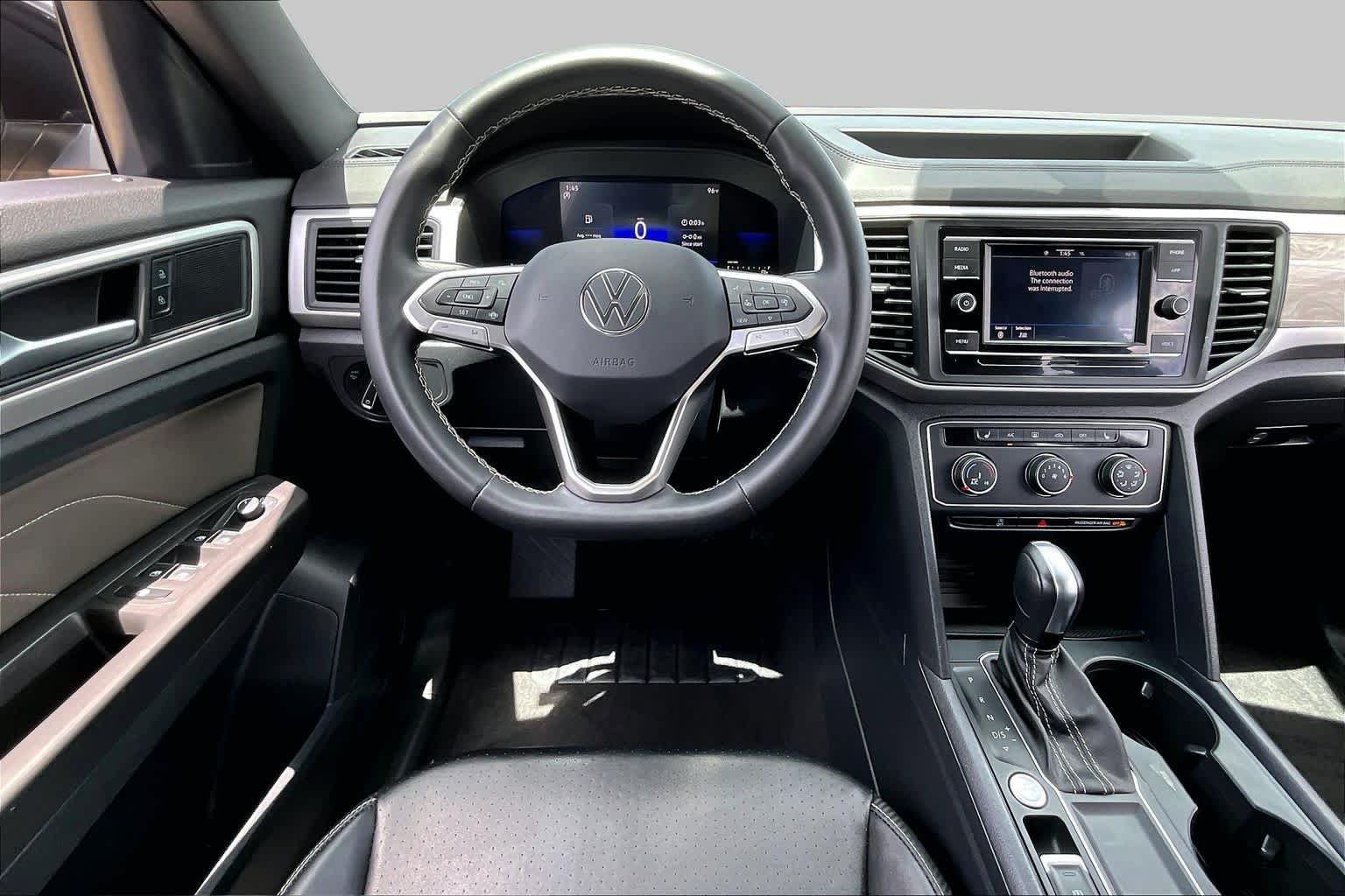 Used 2022 Volkswagen Atlas Cross Sport SE FWD image 6