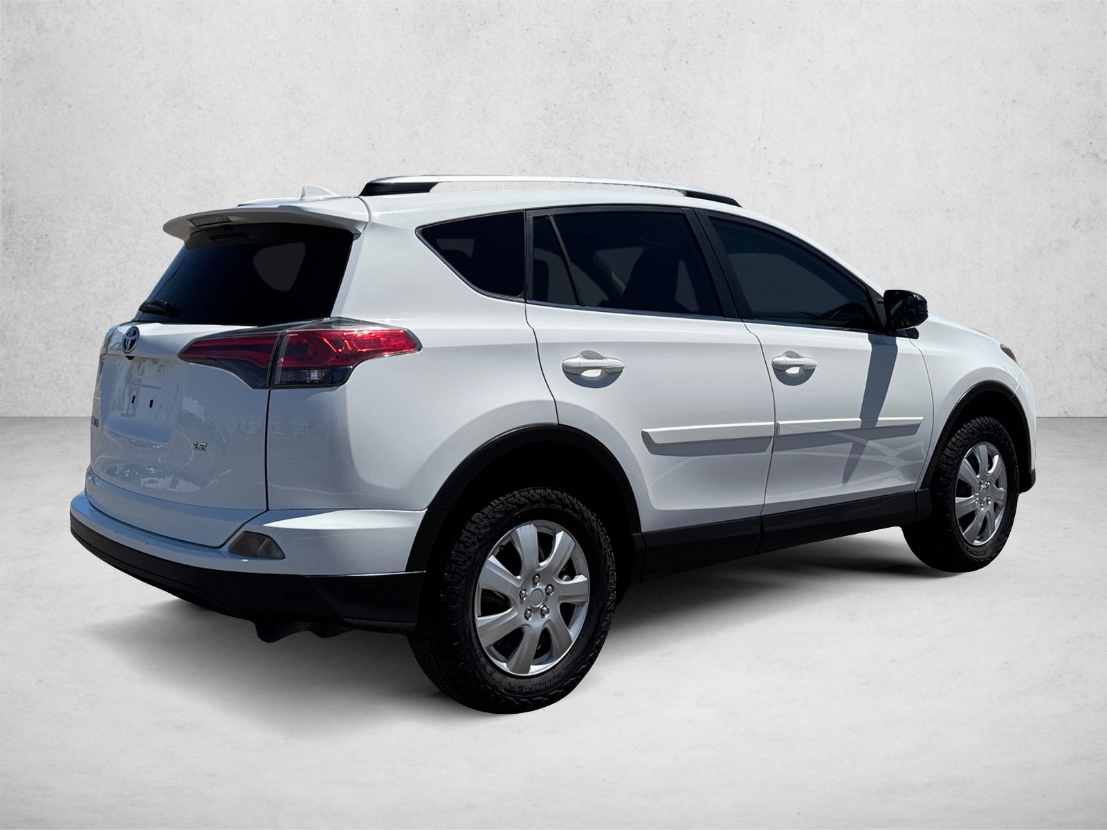Used 2017 Toyota RAV4 LE FWD image 5