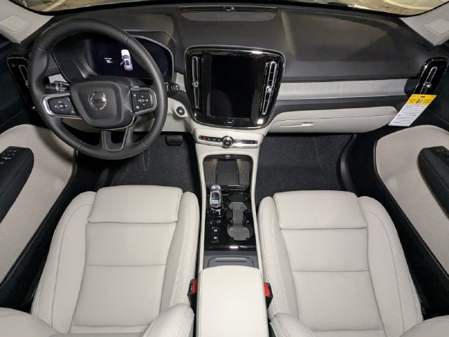 New 2026 Volvo XC40 B5 Plus w/ Climate Package AWD/4WD image 28