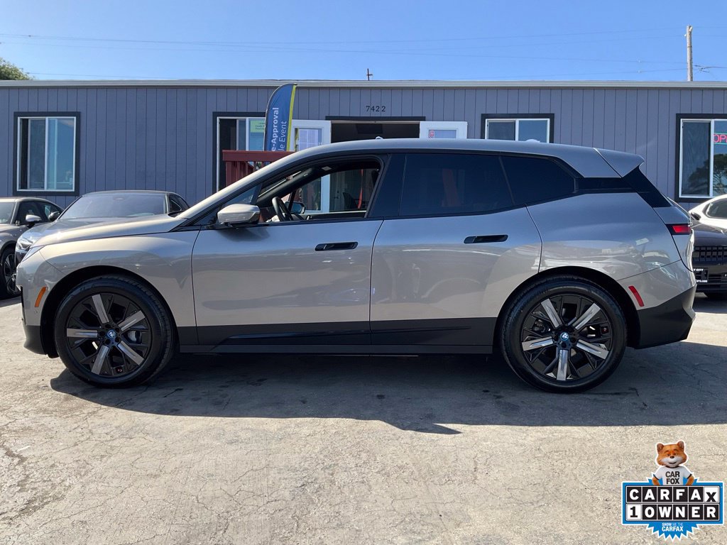 Used 2025 BMW iX xDrive50 w/ Premium Package AWD/4WD image 6