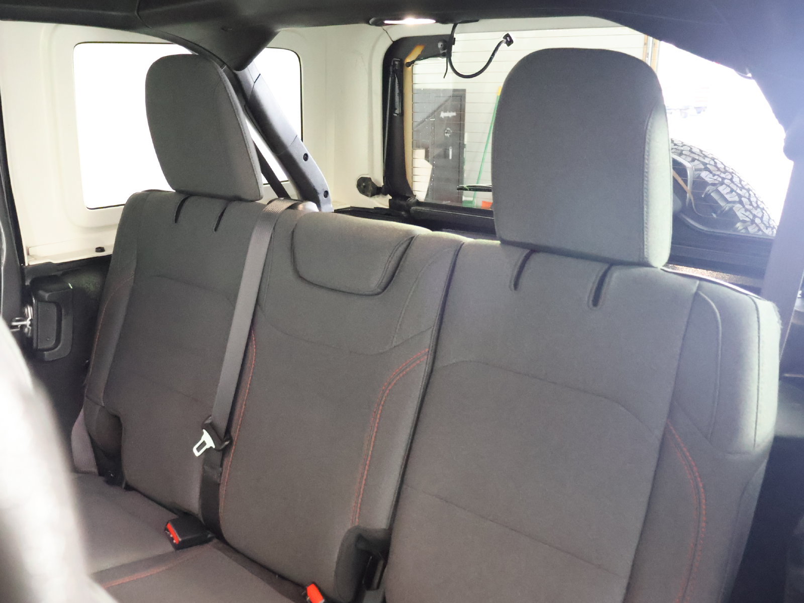 Used 2025 Jeep Wrangler Unlimited Rubicon AWD/4WD image 39